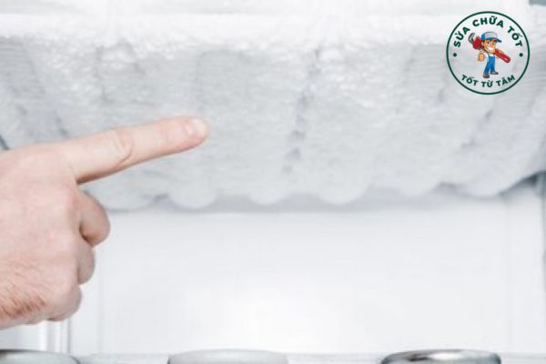 Ngăn đá tủ lạnh bị đóng tuyết